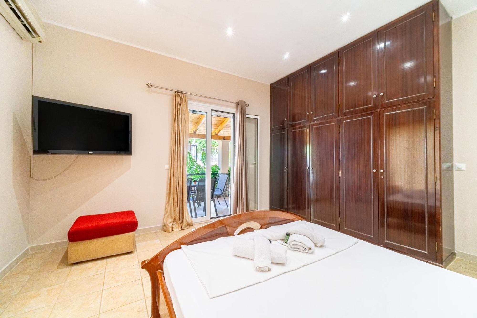 Giourgas House Apartment Chlomatiana