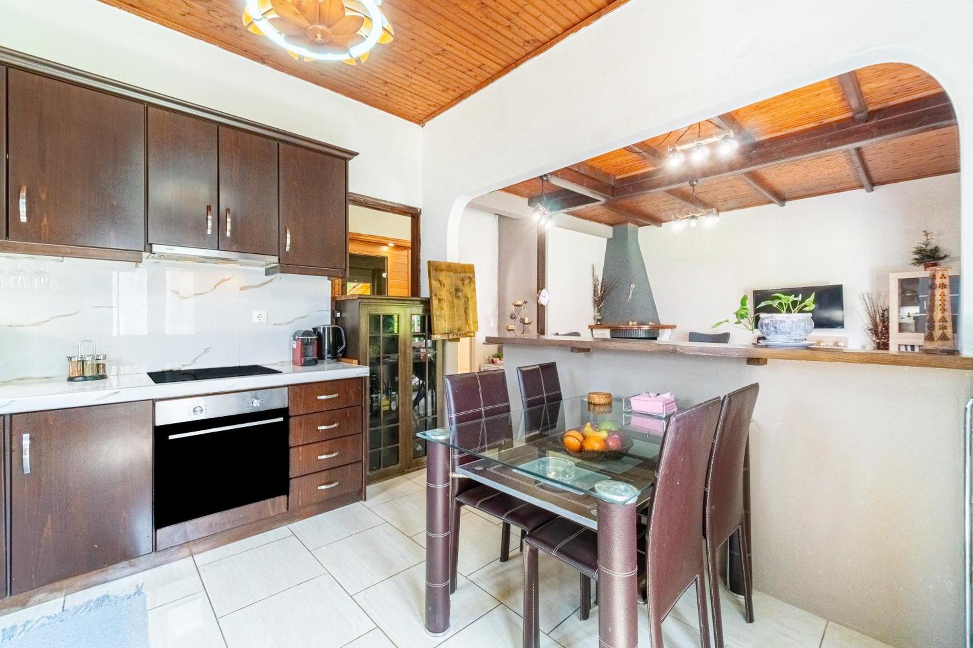 Giourgas House Chlomatiana